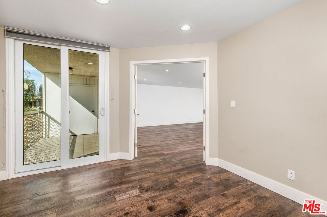 150 N Almont Dr Unit: 203