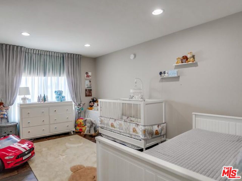 150 N Almont Dr Unit: 203