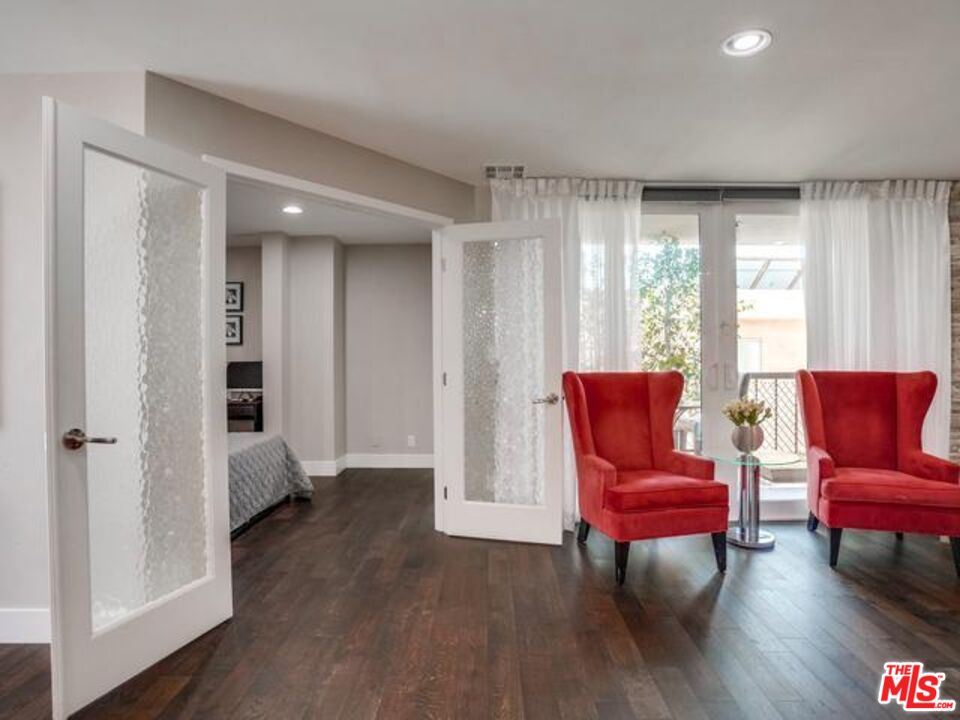 150 N Almont Dr Unit: 203