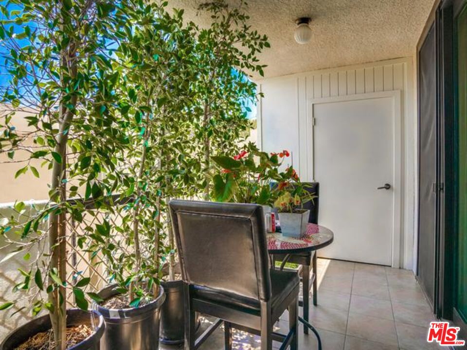 150 N Almont Dr Unit: 203