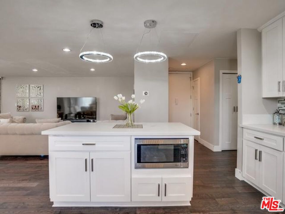 150 N Almont Dr Unit: 203