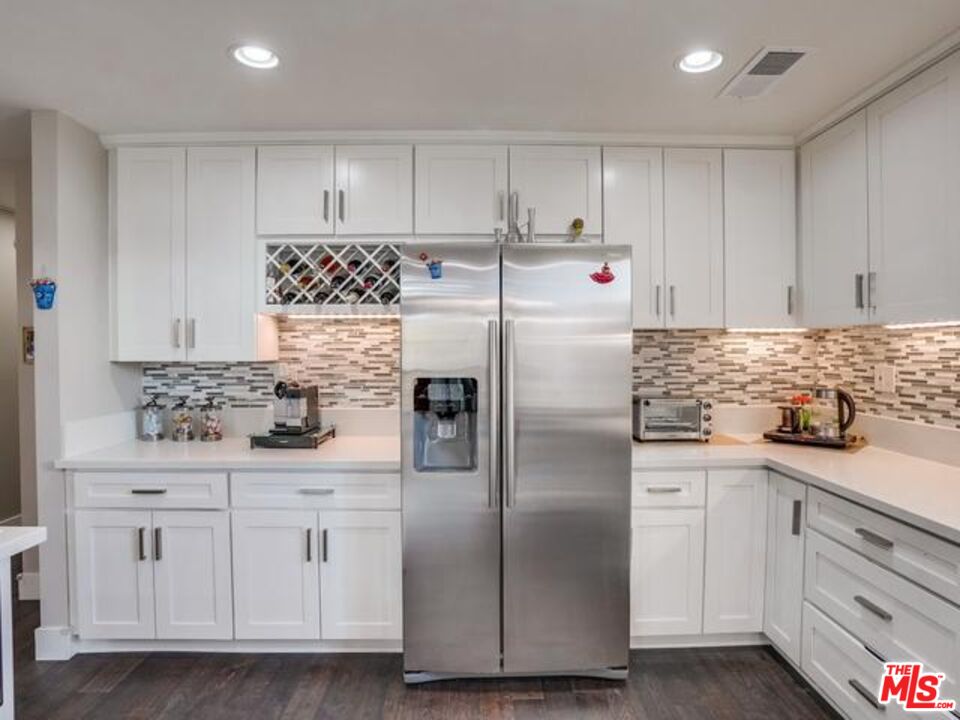 150 N Almont Dr Unit: 203