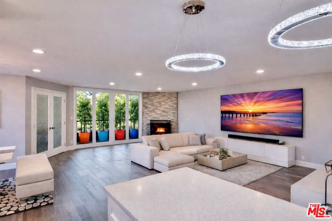 150 N Almont Dr Unit: 203