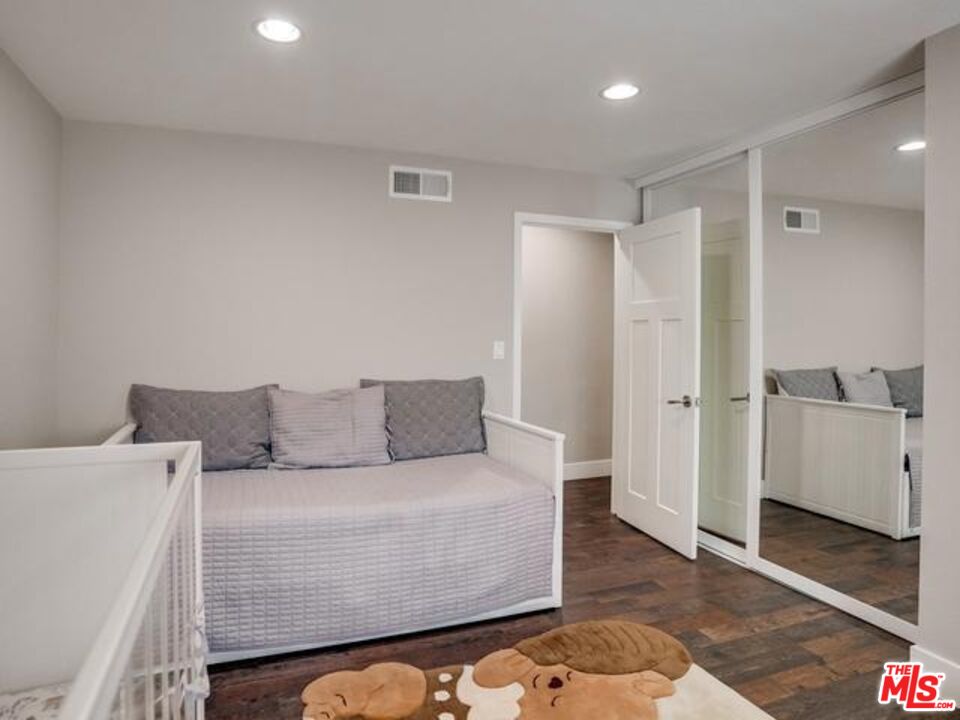 150 N Almont Dr Unit: 203