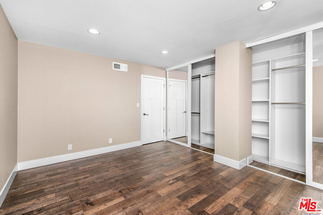 150 N Almont Dr Unit: 203