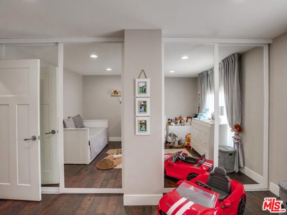 150 N Almont Dr Unit: 203