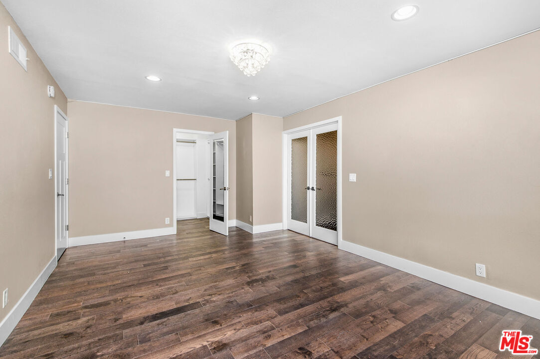 150 N Almont Dr Unit: 203