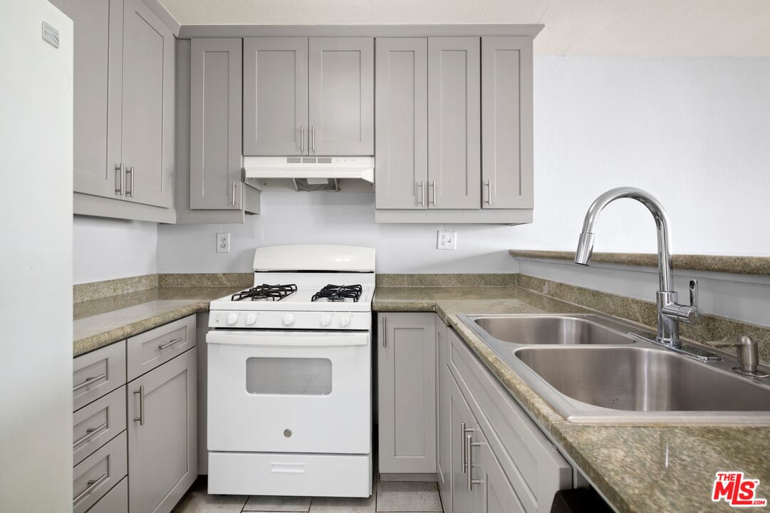 18530 Hatteras St Unit: 115