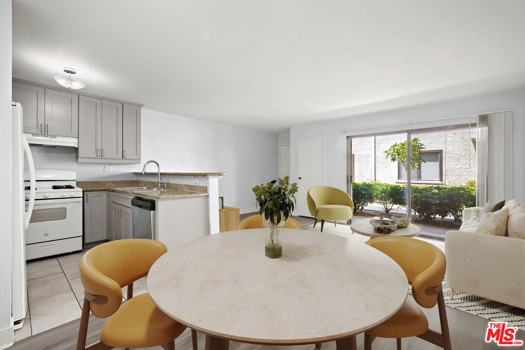 18530 Hatteras St Unit: 115