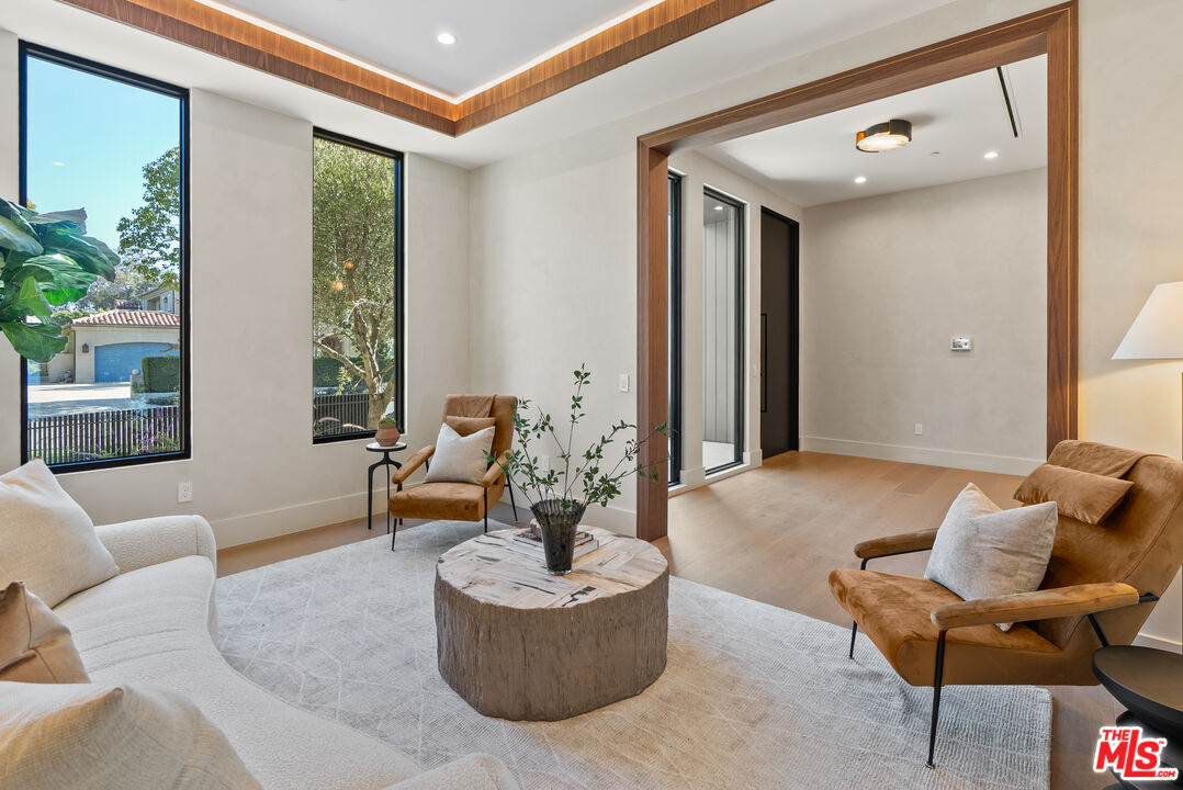 565 Toyopa Dr
