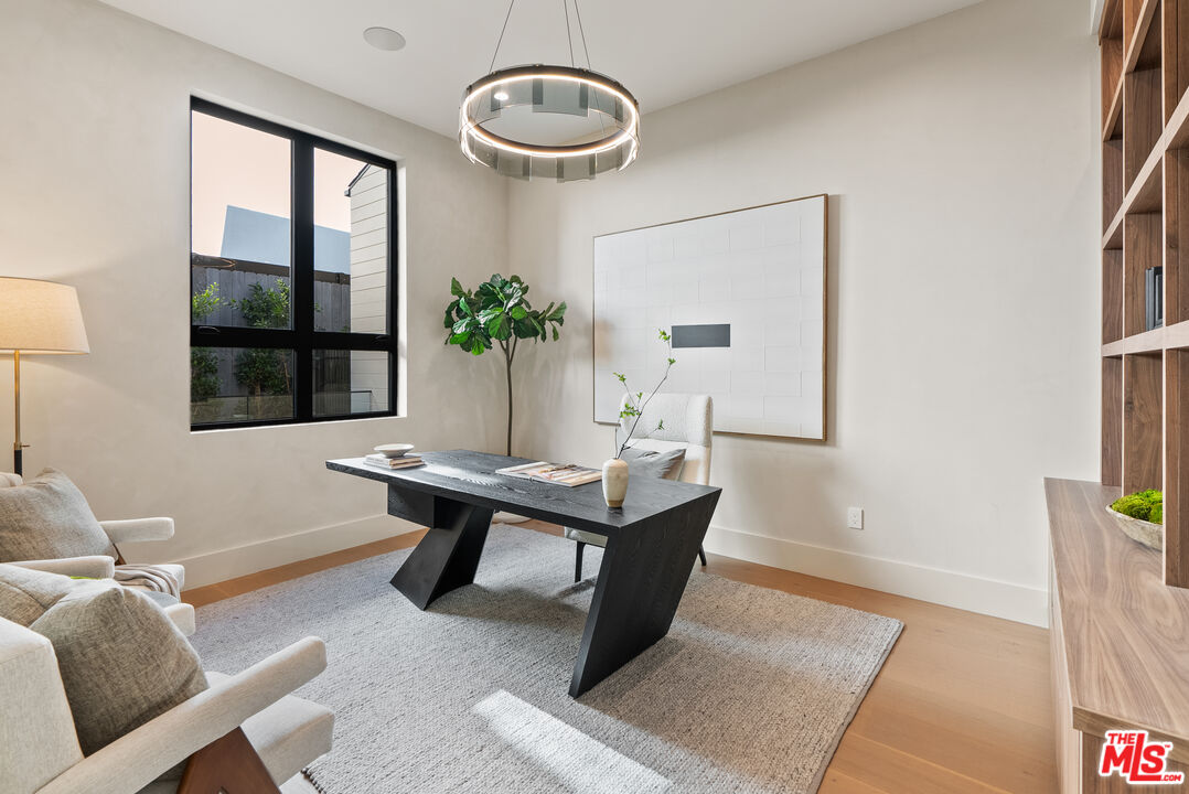 565 Toyopa Dr
