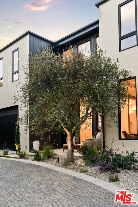 565 Toyopa Dr