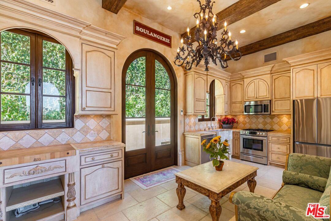 25305 Prado De La Felicidad