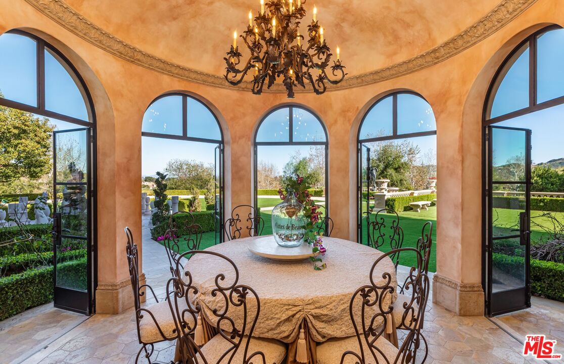 25305 Prado De La Felicidad