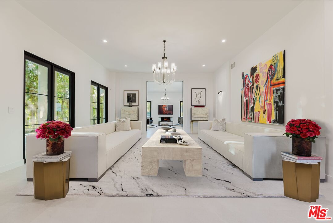 5192 Parkway Calabasas