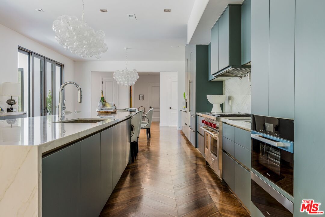 5192 Parkway Calabasas