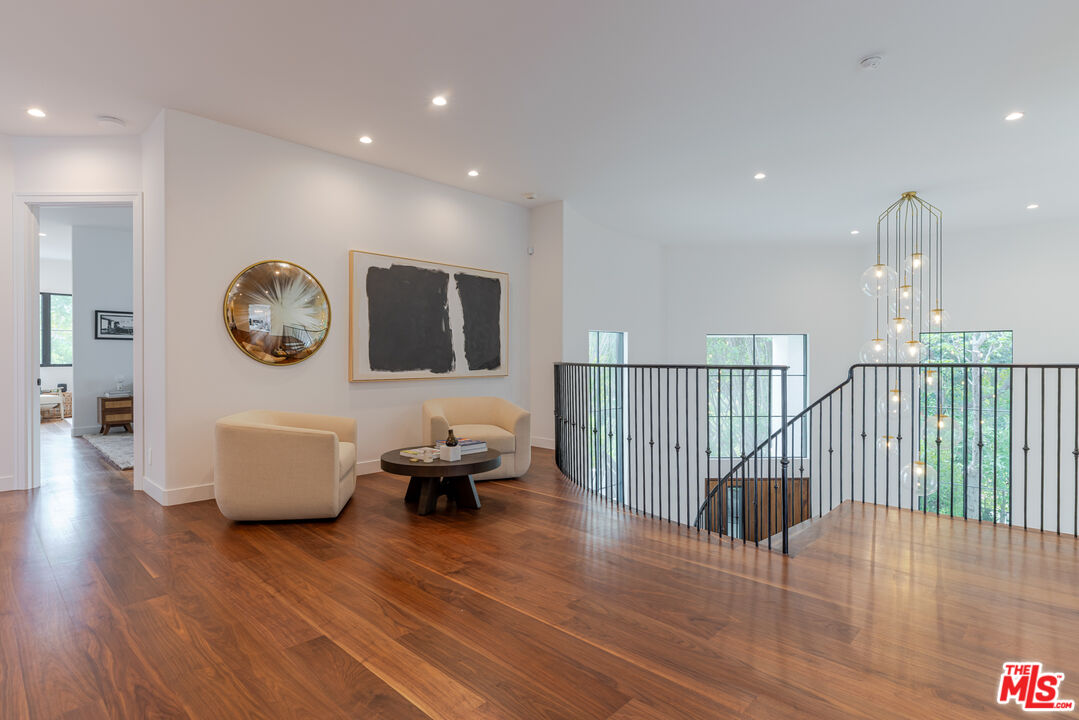 5192 Parkway Calabasas