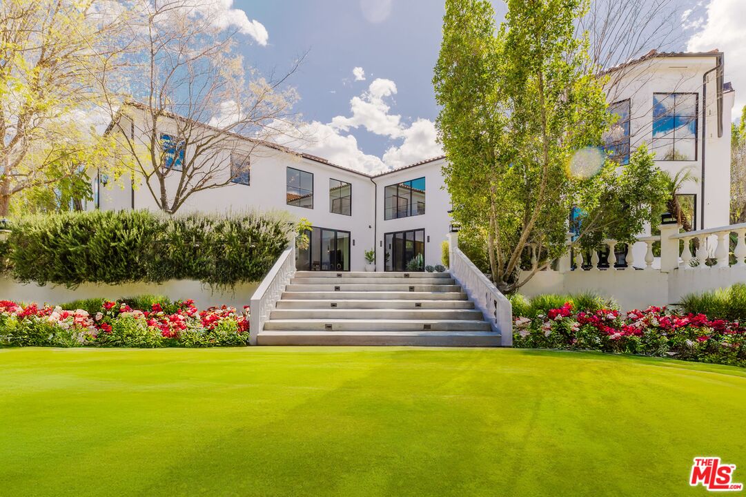 5192 Parkway Calabasas