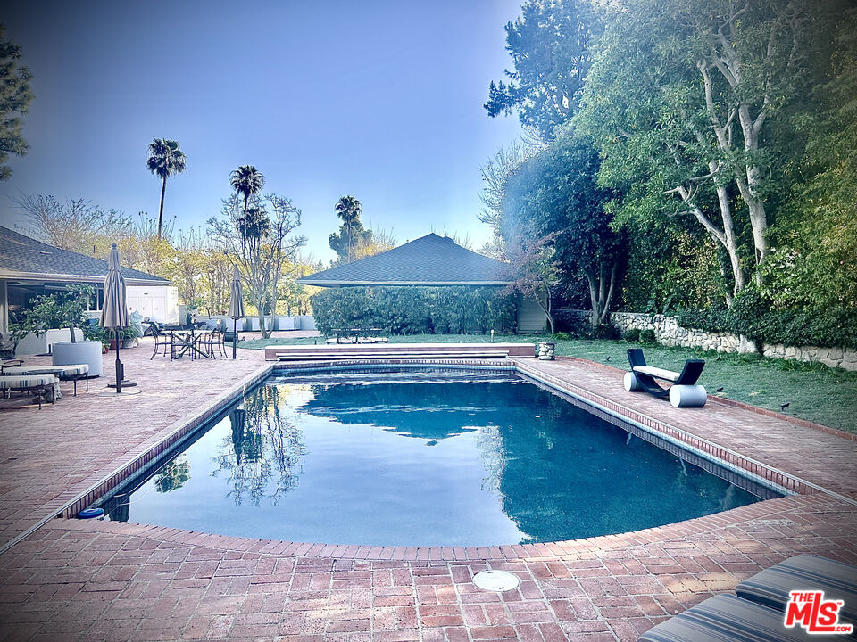 917 Oxford Way