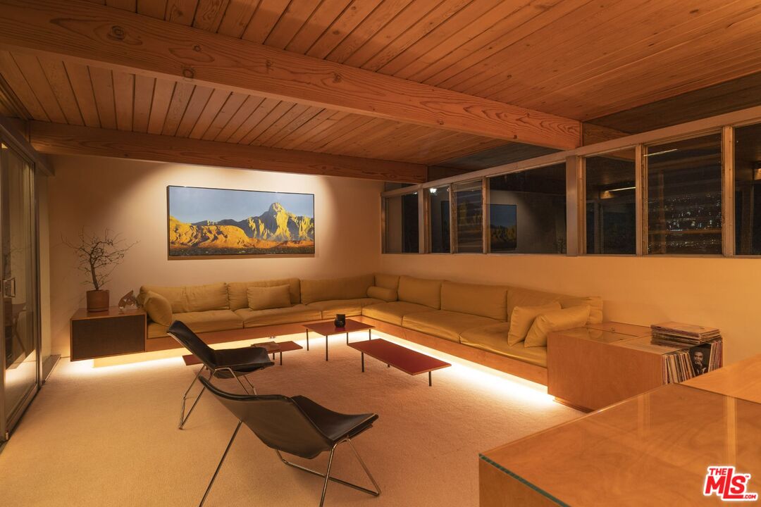 7820 Mulholland Dr