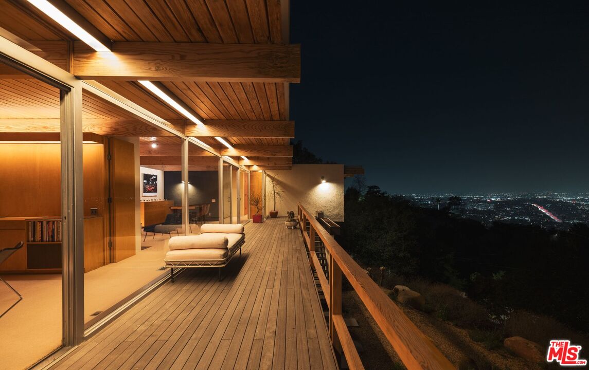7820 Mulholland Dr