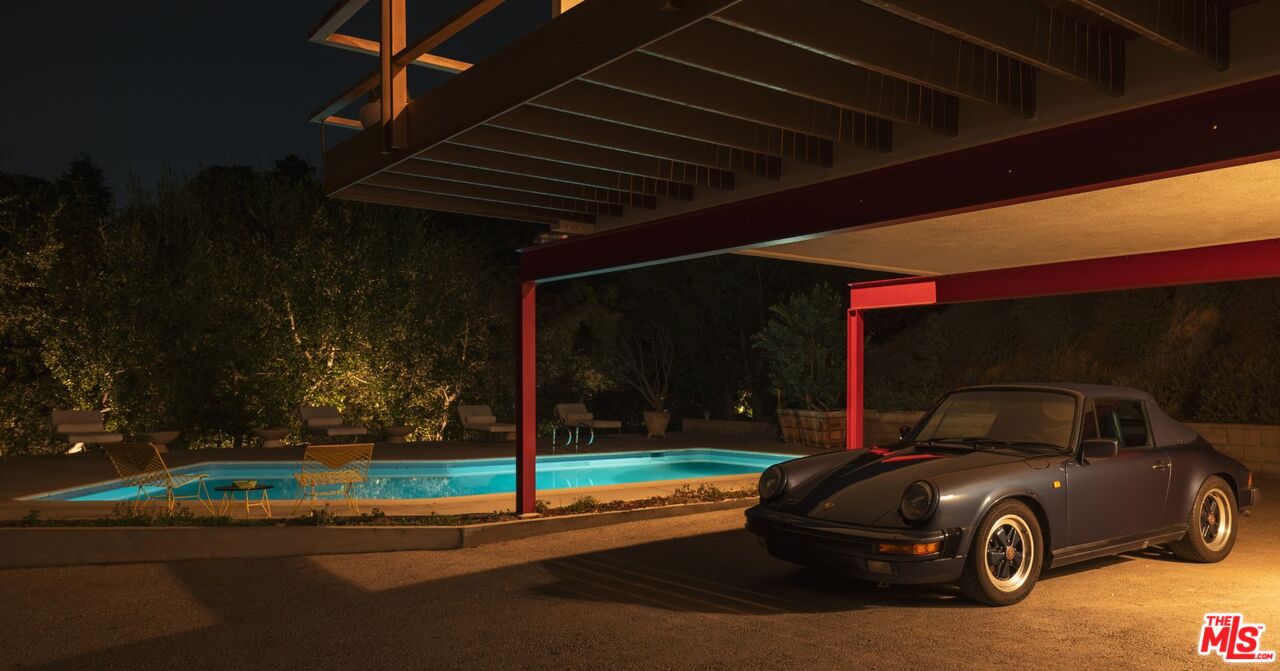 7820 Mulholland Dr