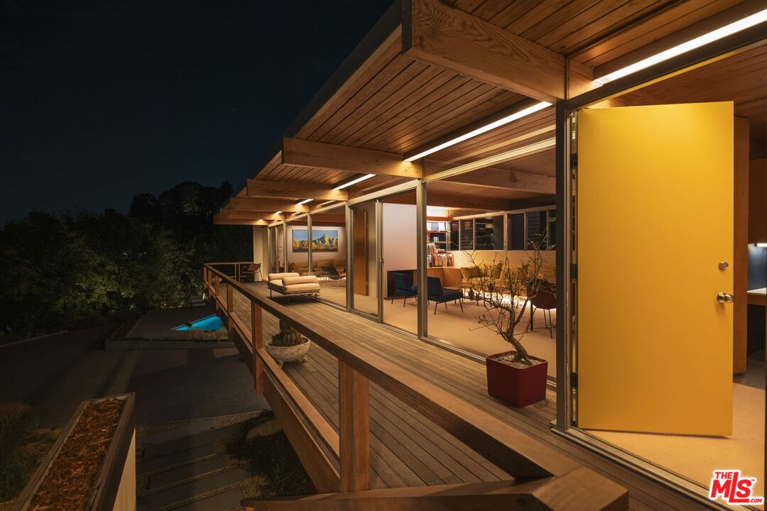 7820 Mulholland Dr
