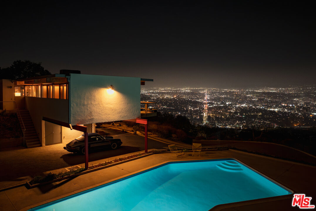 7820 Mulholland Dr