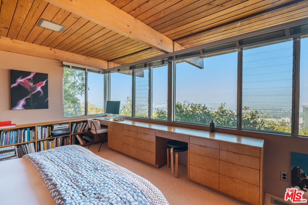 7820 Mulholland Dr