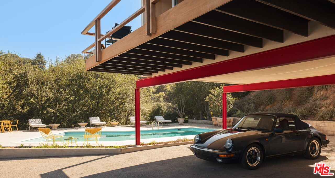 7820 Mulholland Dr