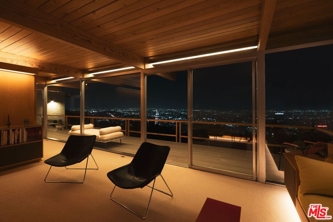 7820 Mulholland Dr