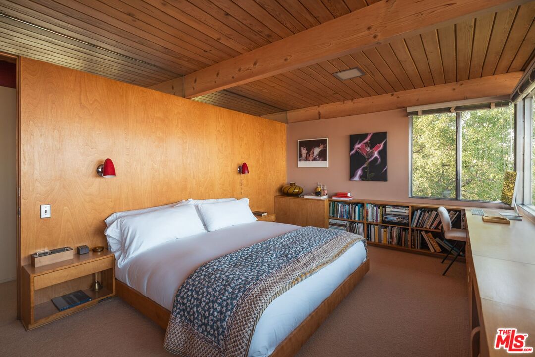 7820 Mulholland Dr