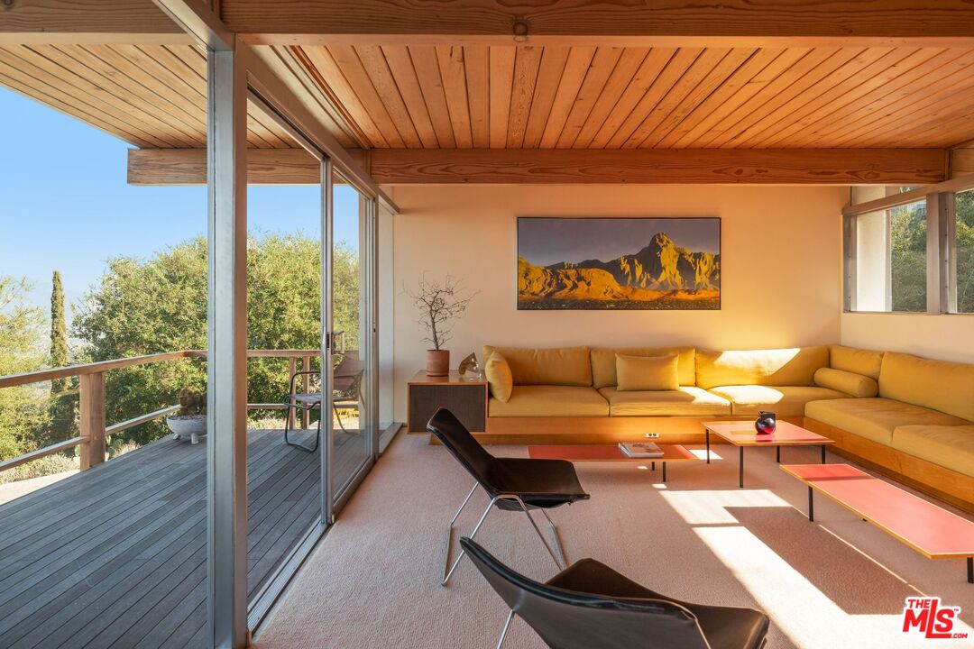 7820 Mulholland Dr