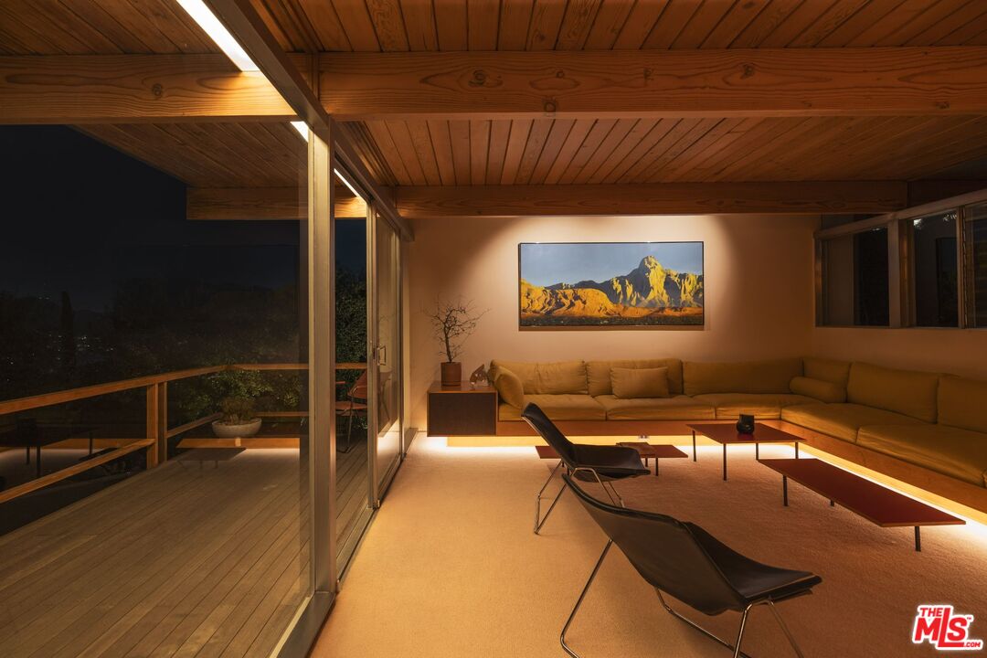 7820 Mulholland Dr