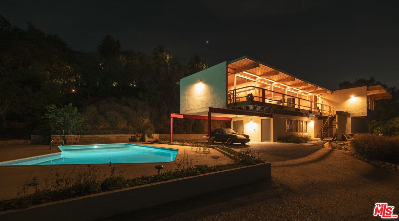 7820 Mulholland Dr