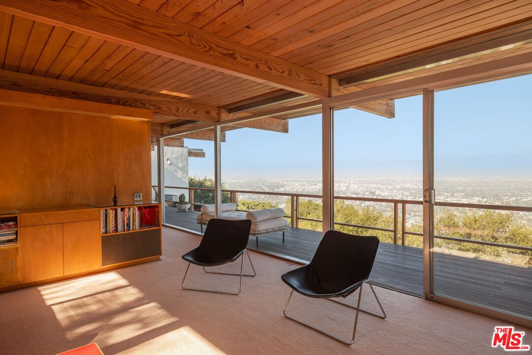 7820 Mulholland Dr