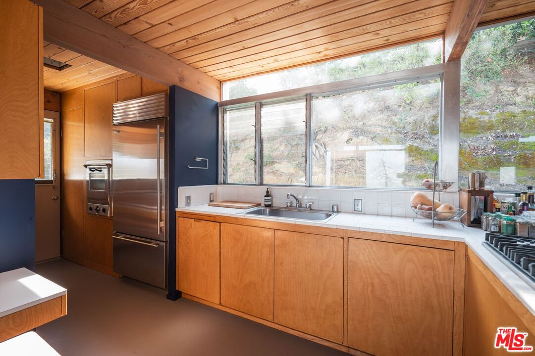 7820 Mulholland Dr
