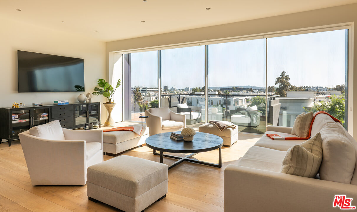 8899 Beverly Blvd Unit: 6G