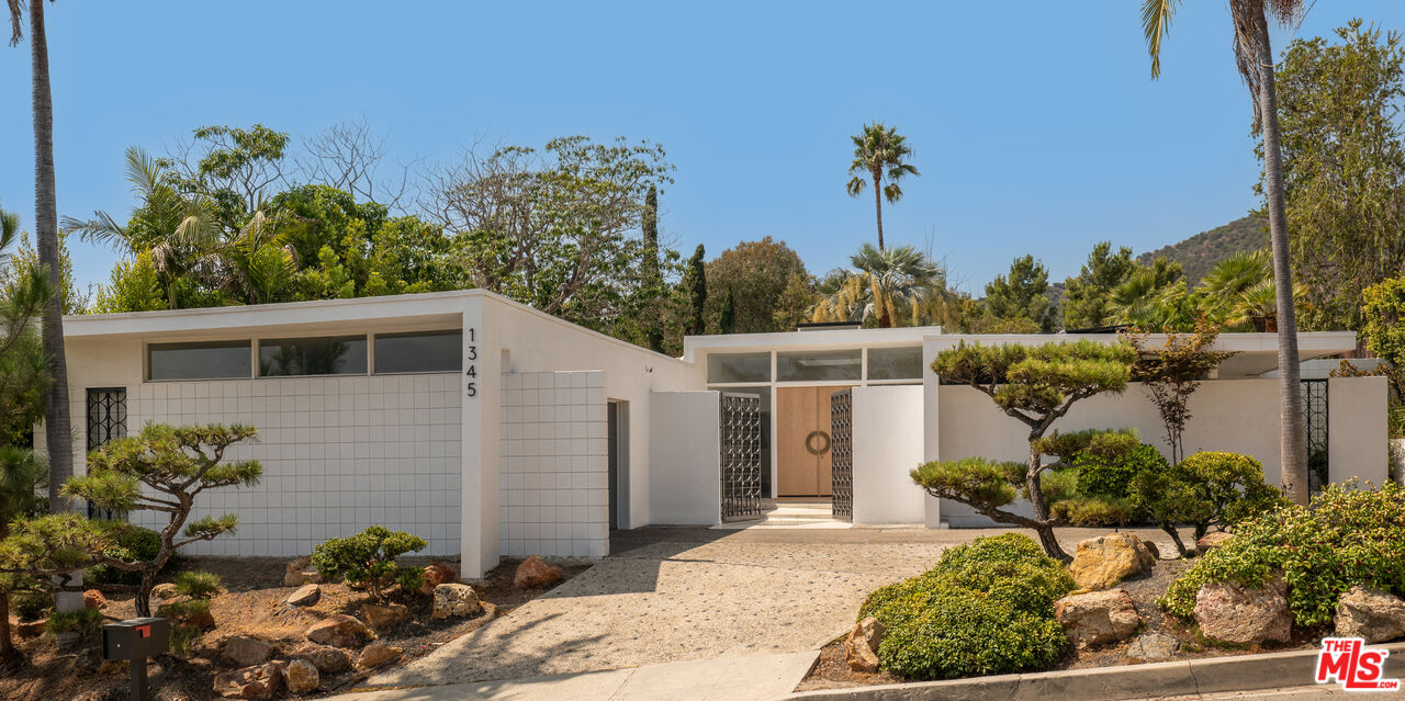 1345 Casiano Rd