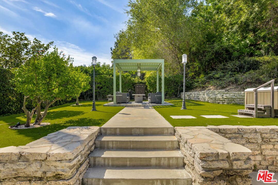 15514 High Knoll Rd