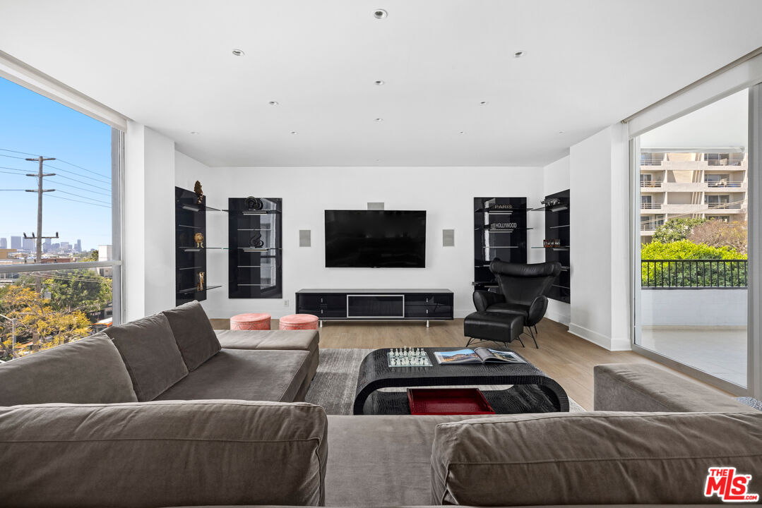 1100 Alta Loma Rd Unit: 701