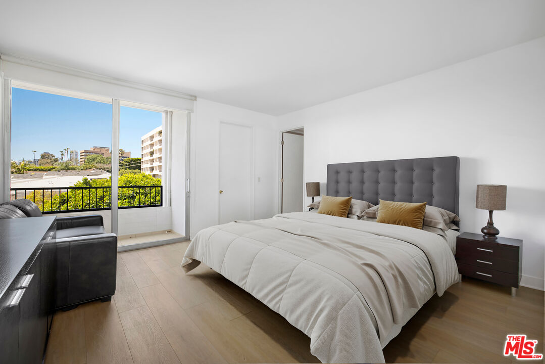 1100 Alta Loma Rd Unit: 701