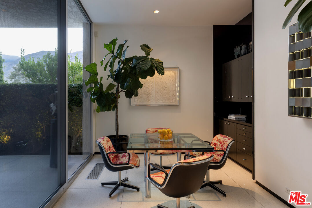 1255 E Via Estrella