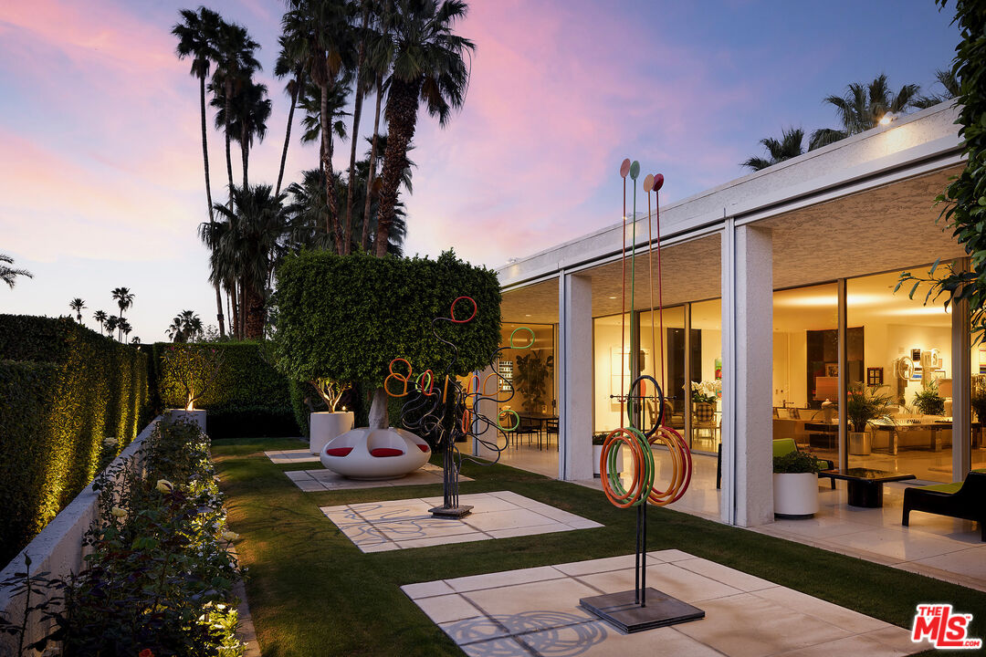 1255 E Via Estrella