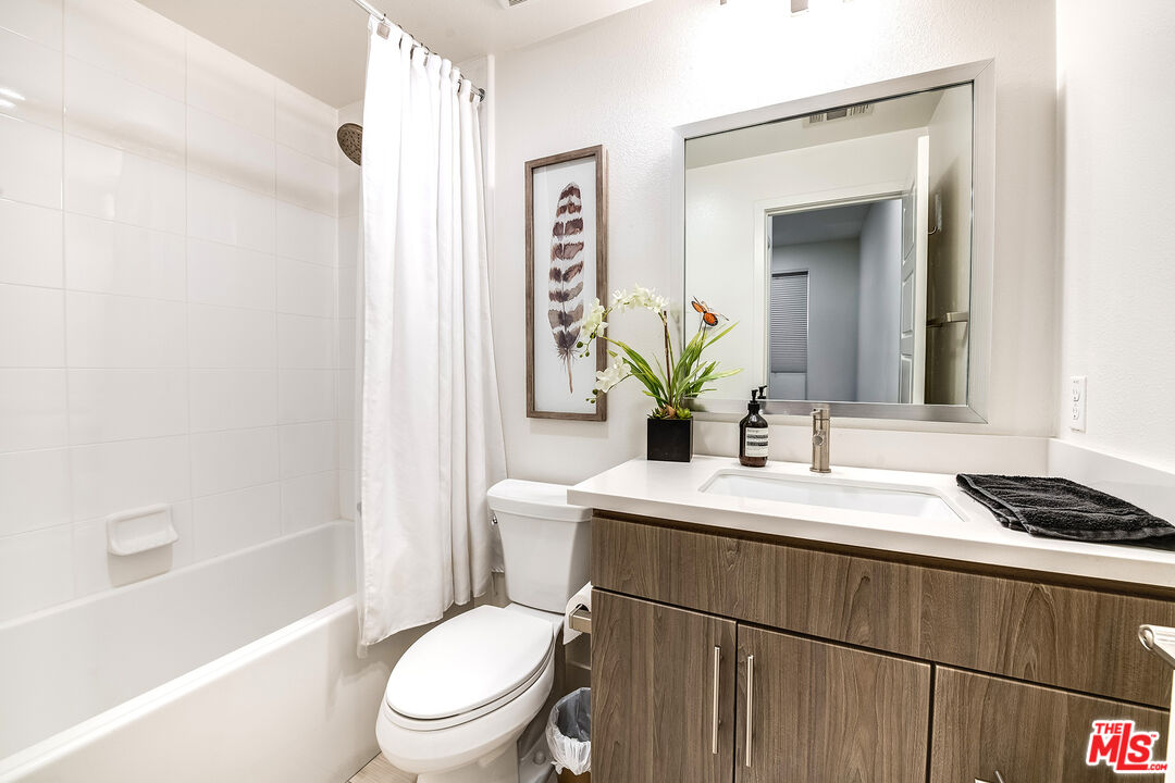 6760 W Gill Way