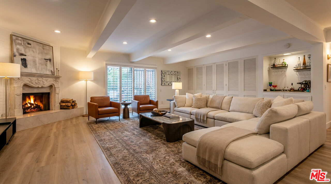 2385 Roscomare Rd Unit: D17