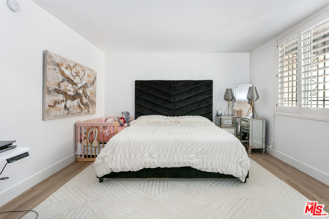 2385 Roscomare Rd Unit: D17