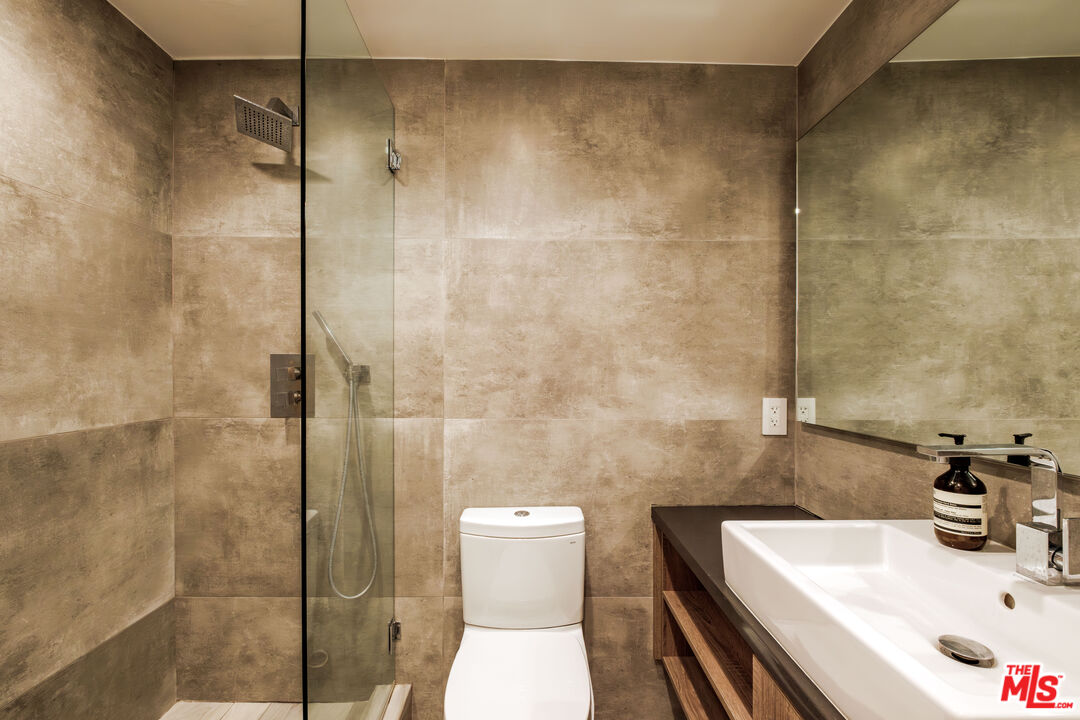 10450 Wilshire Blvd Unit: 2G