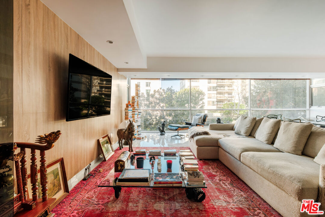 10450 Wilshire Blvd Unit: 2G