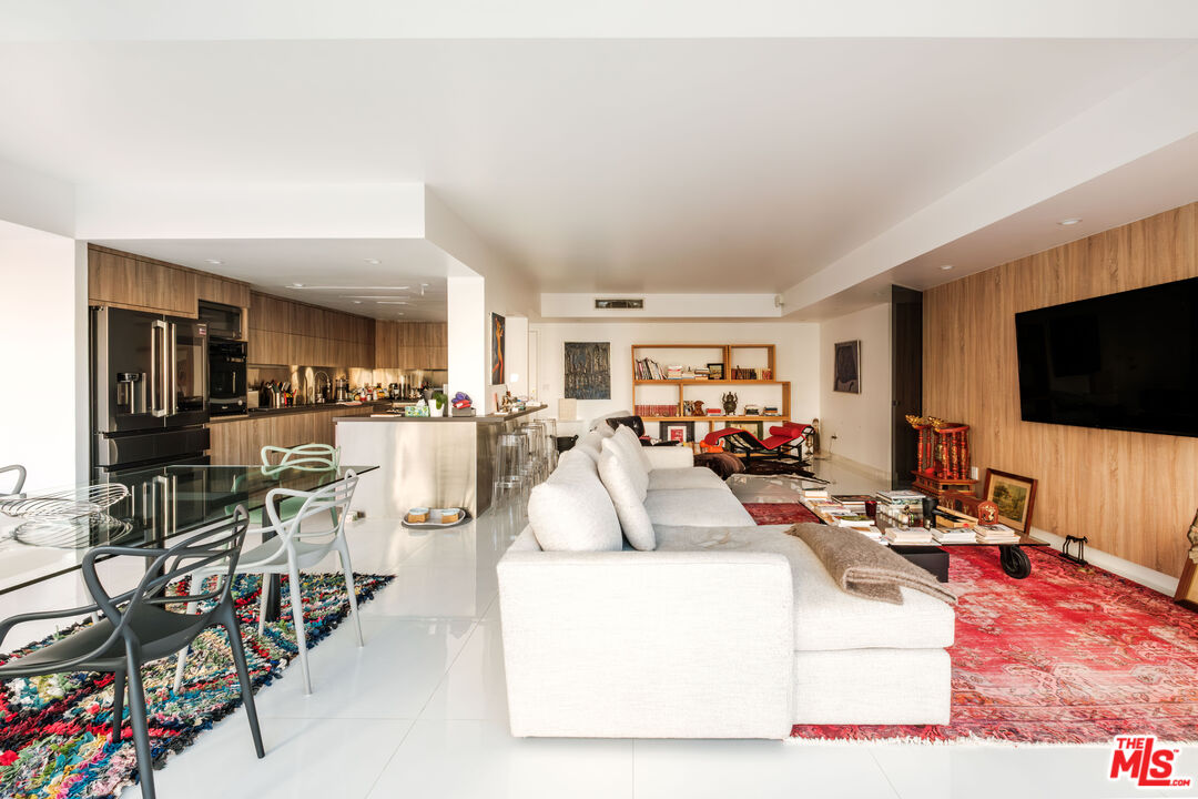 10450 Wilshire Blvd Unit: 2G